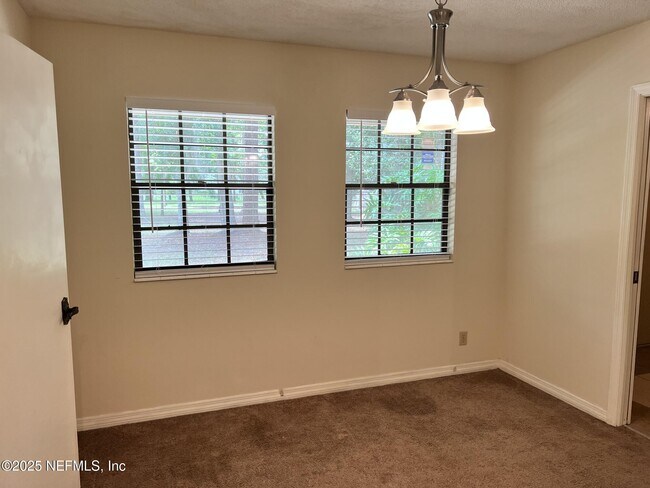 Building Photo - 2867 Scott Cir