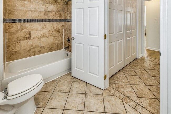 Building Photo - 1802 Harvey St