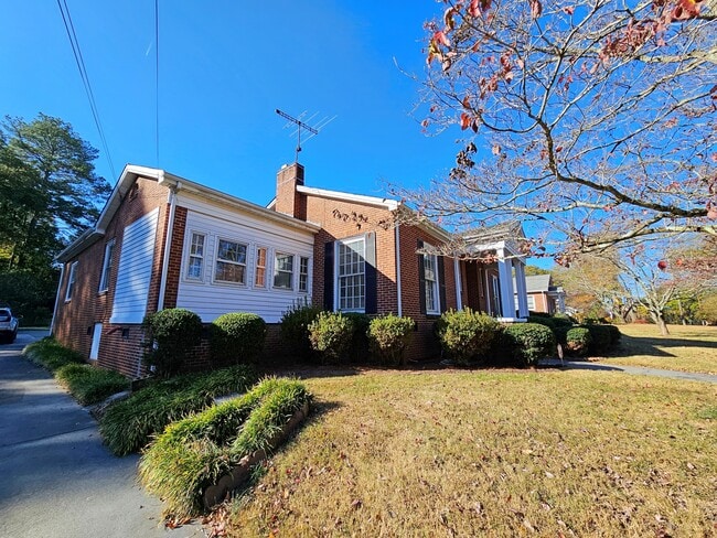 Building Photo - 541 W Sumter St