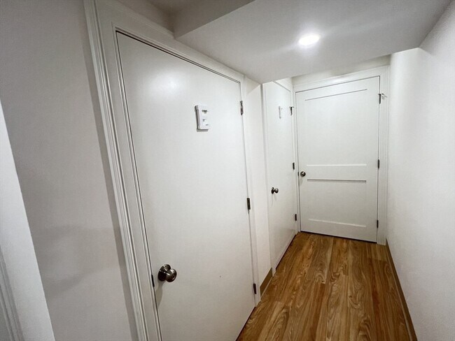 Building Photo - 489 Main St