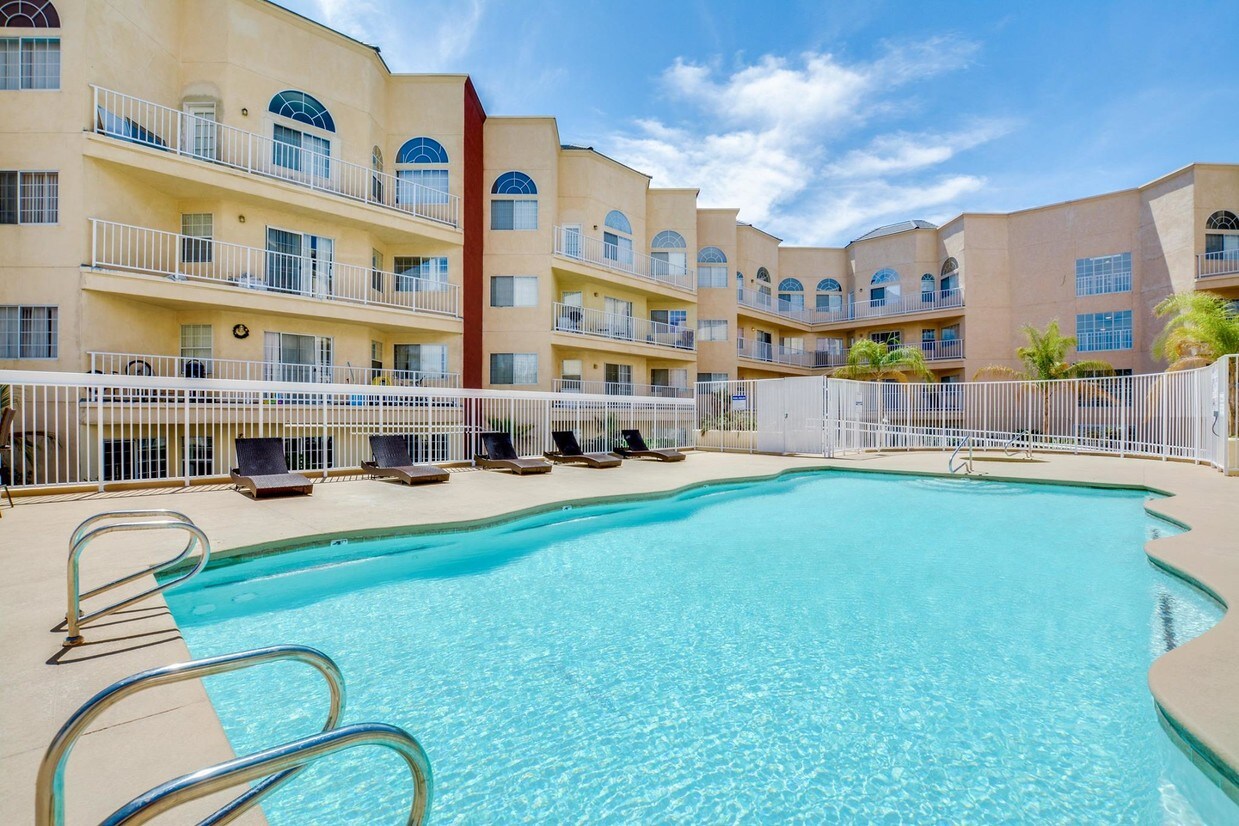 Crystal Court Apartments Las Vegas