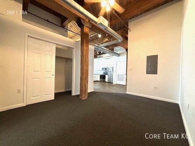 Building Photo - 202 W 5th St