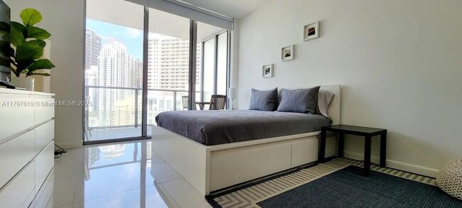 Building Photo - 1300 Brickell Bay Dr