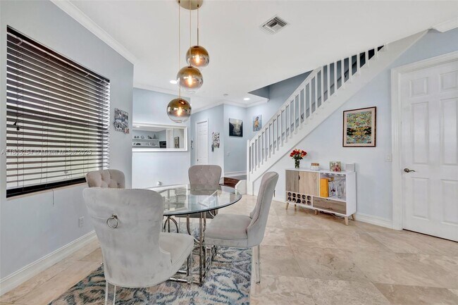 Building Photo - 853 SW 11th Ct