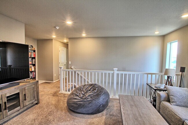 Building Photo - 3 bed 2.5 bath Castle Rock Townhome in the Meadows