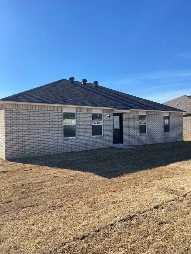 Building Photo - Pre-Leasing Now! Spacious  Four Bedroom | Two Bath Home in Conway
