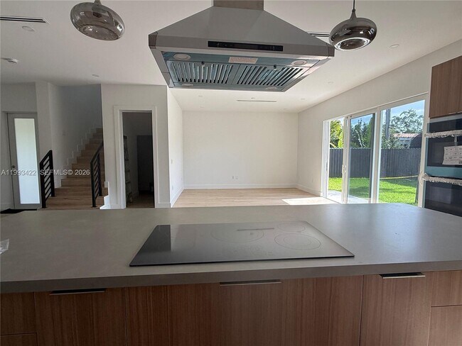 Building Photo - 1981 SW 33rd Ave