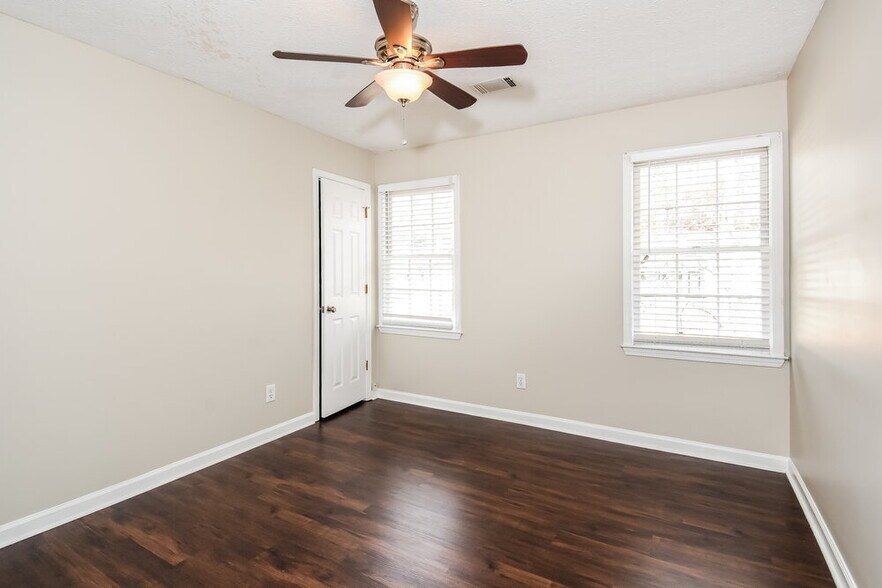 Building Photo - 1150 Burning Bush Dr