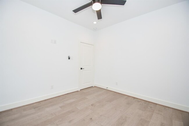 Building Photo - 4112 Marina St