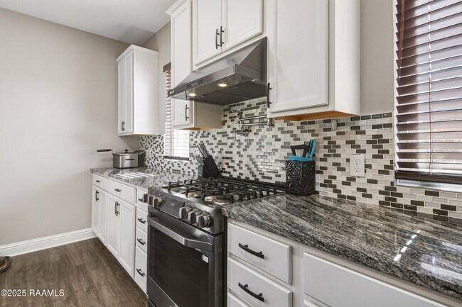 Building Photo - 213 E Peck Blvd