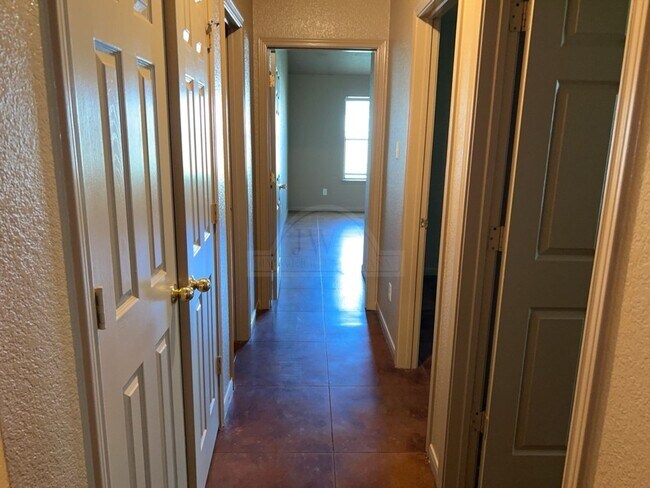 Building Photo - 1203 Cinch Dr