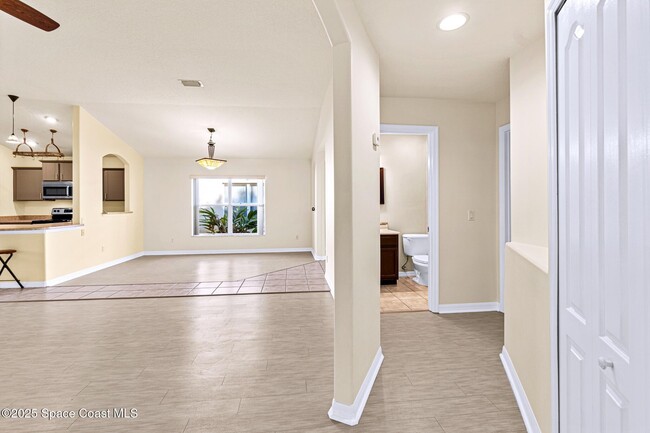 Building Photo - 960 Villa Dr