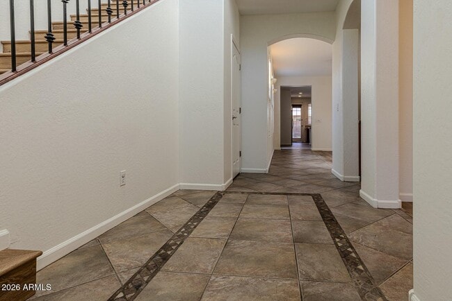 Building Photo - 2051 E Carla Vista Dr