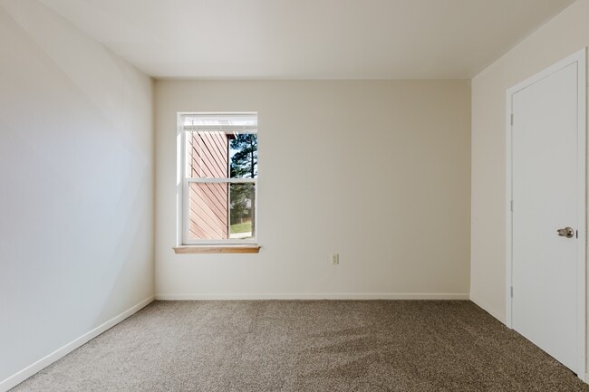 Building Photo - 21 W Golf Pl