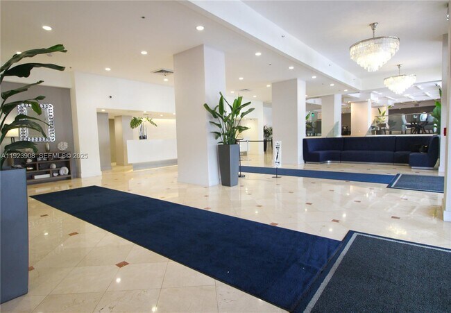 Building Photo - 100 Lincoln Rd