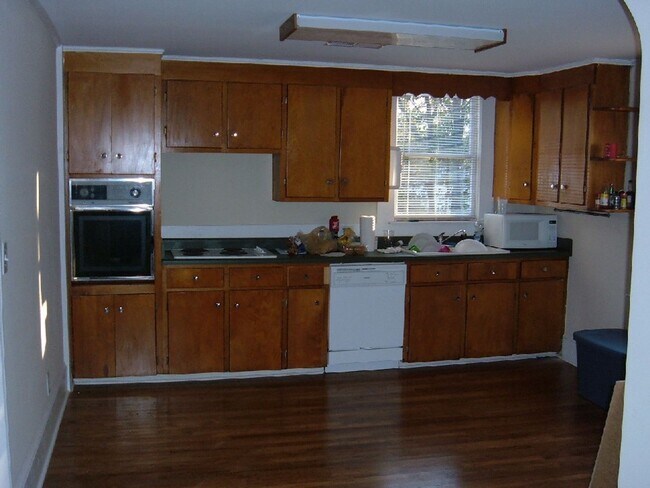 Building Photo - 195 Barrow St