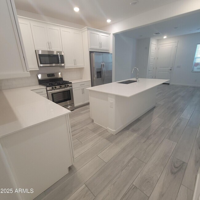 Building Photo - 4077 S Sabrina Dr