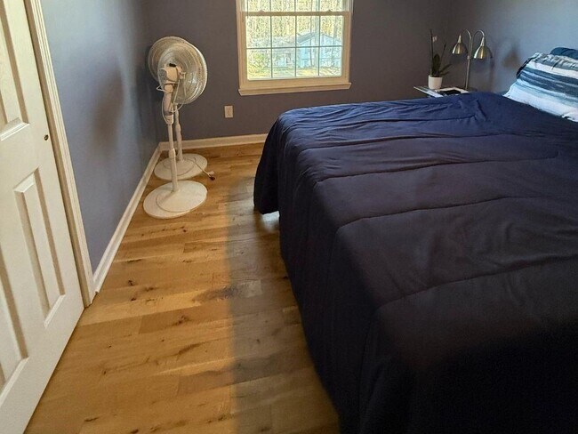 Building Photo - 1733 Ellenwood Dr NE