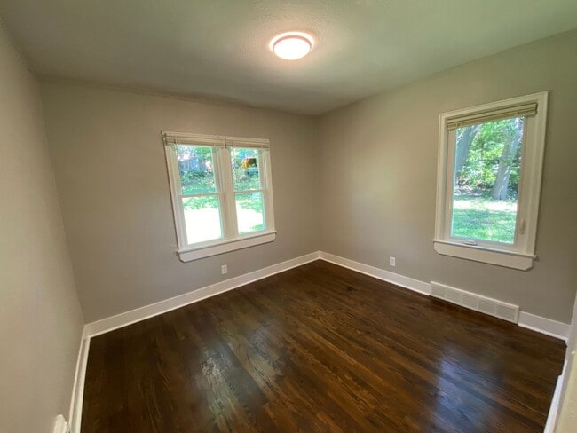 Building Photo - Fully Remodeled House!