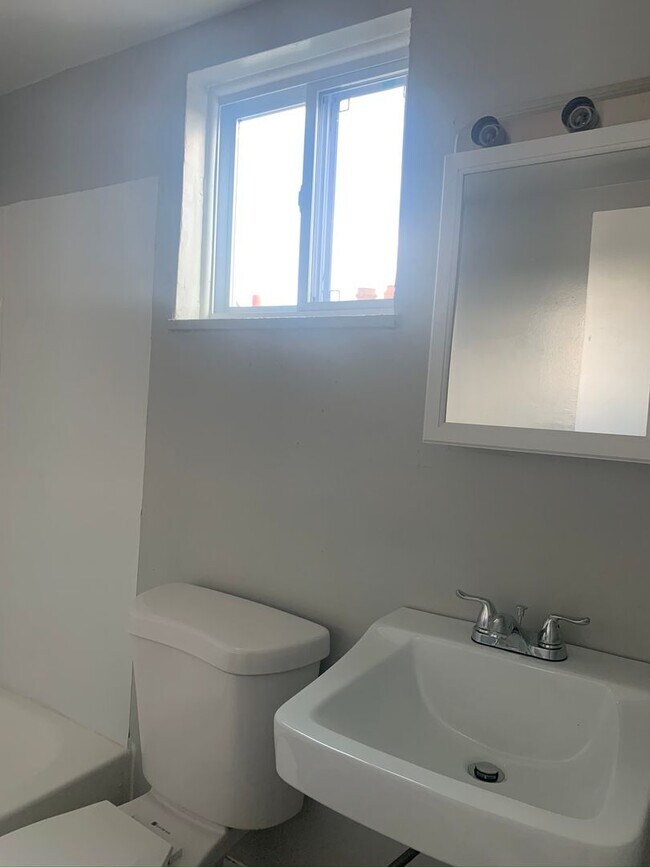 Building Photo - 1511 Hatteras St