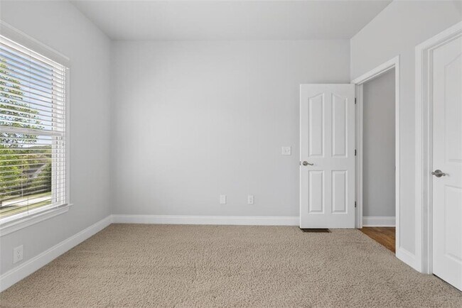 Building Photo - 4537 Grandview Pkwy