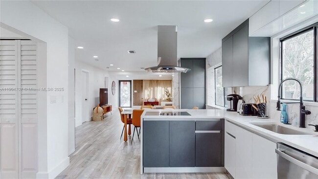 Primary Photo - 2525 Garfield St