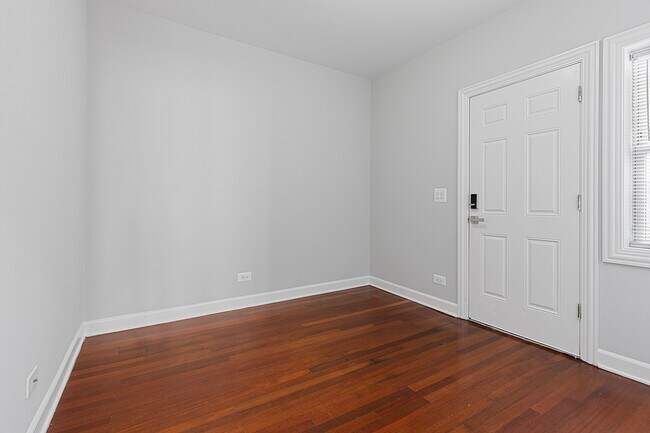 Building Photo - 7367 N Ashland Blvd