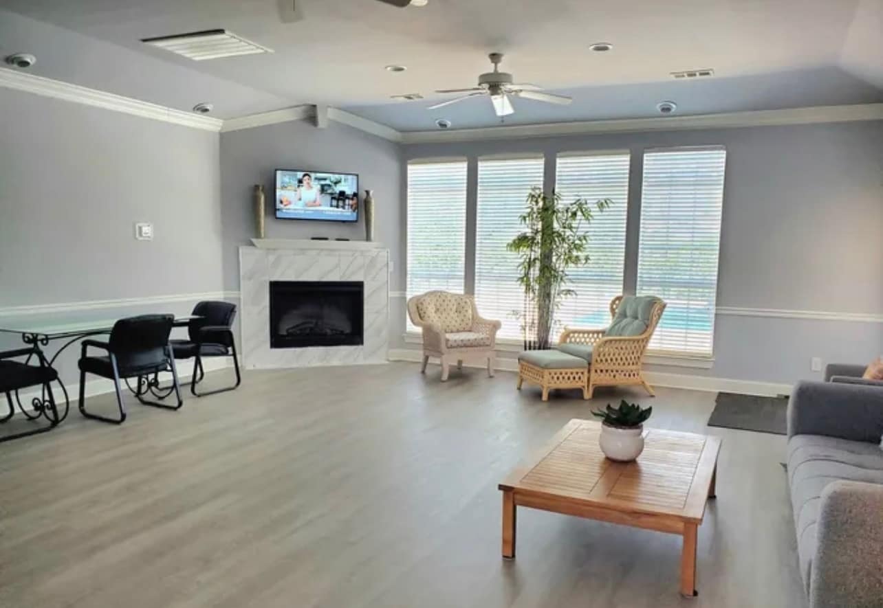 Building Photo - 1517 Regency Rd