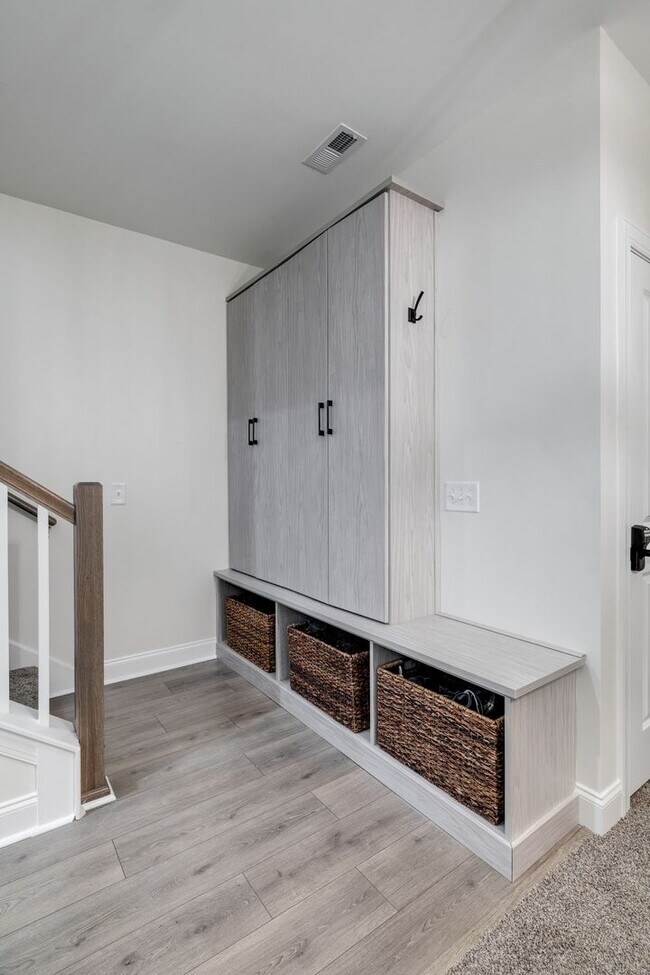 Building Photo - Townhome For Lease