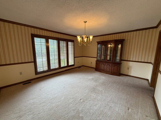 Building Photo - 590 Wedgwood Dr