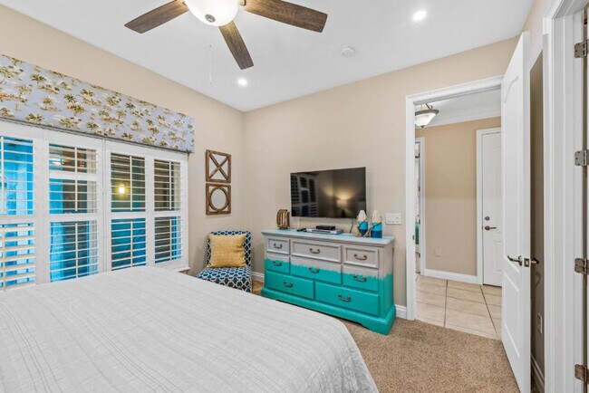 Building Photo - 6426 Gulf Dr