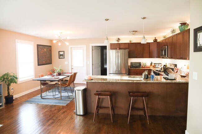 Fully Equipped Culinary Kitchen with Gas Range - 203 Paris View Dr