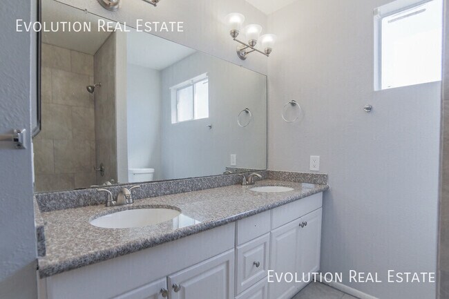 Building Photo - 2110 S Shannon Dr