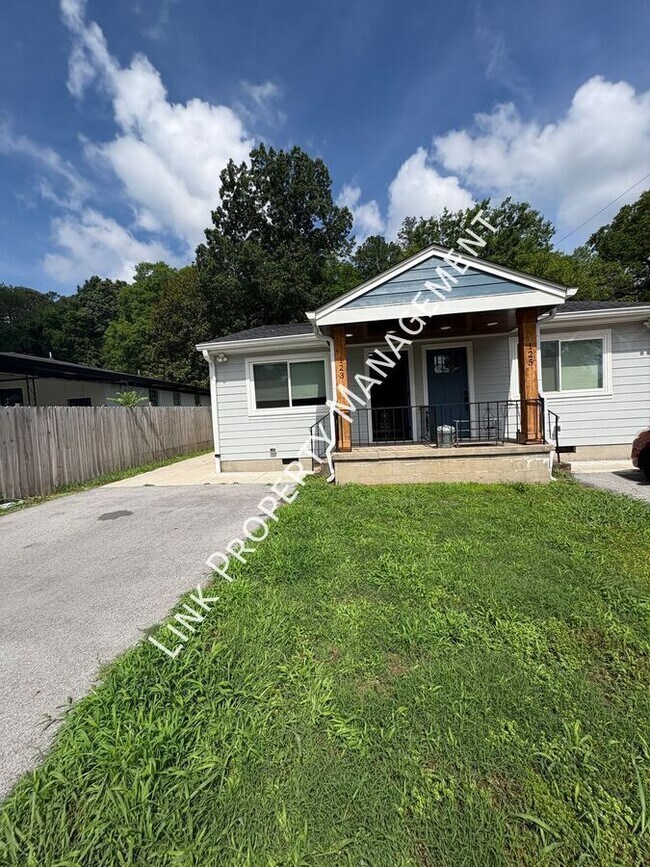 Building Photo - 123 Sequoia Dr