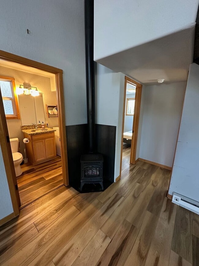 Building Photo - Conveniently Located Two Bed + Loft, Backs to Pond and Trails