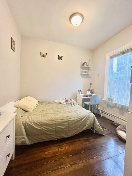 Building Photo - 1566 Tremont St