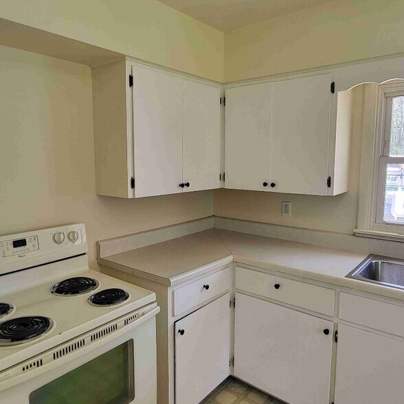 Building Photo - 2050 Reggie Dr