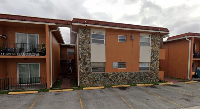 Building Photo - 718 SE 8th St