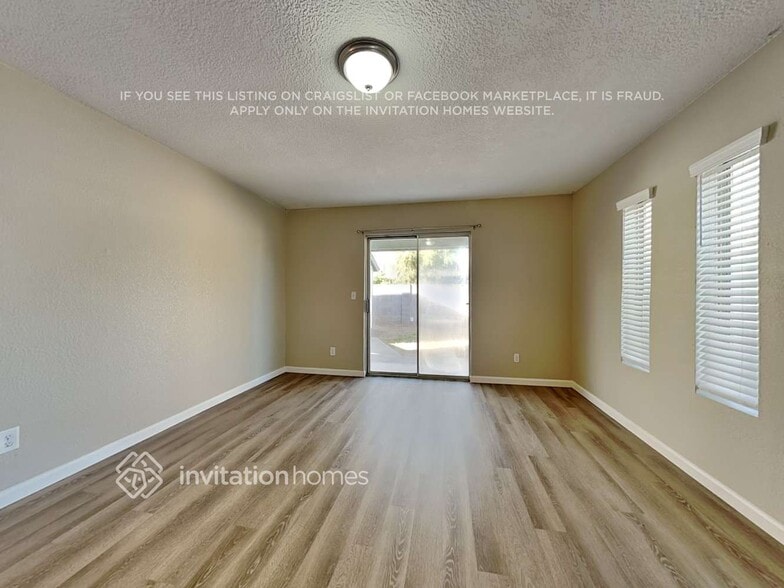 Building Photo - 560 S Wilbur