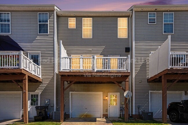 Building Photo - 15658 King Louis Ct