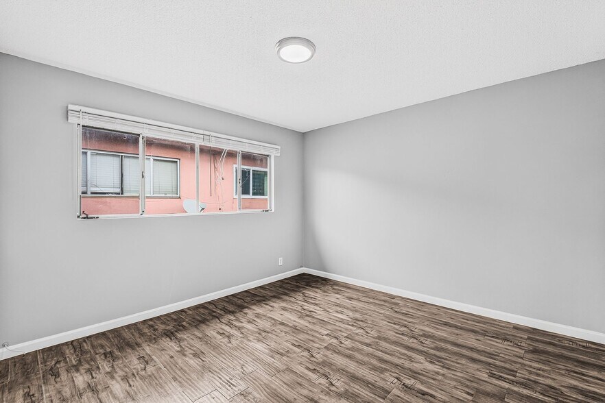 Building Photo - 10227 S 10th Ave