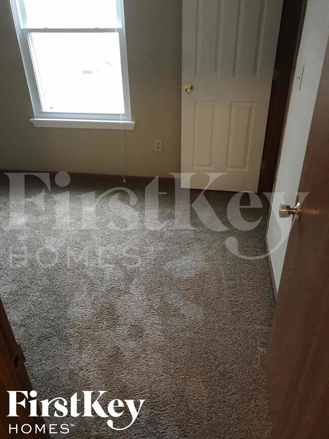 Building Photo - 17812 Sanibel Cir