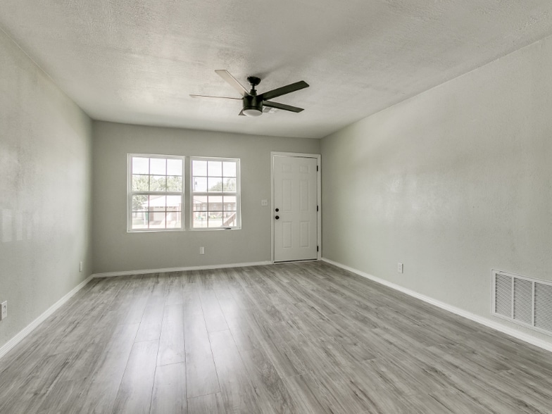 Building Photo - 8308 NE 33rd St