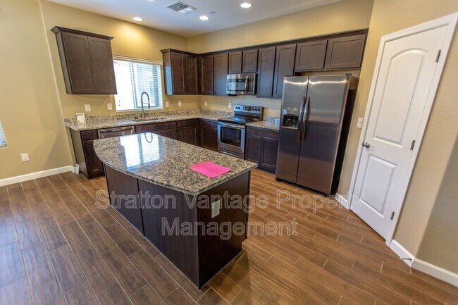 Building Photo - 240 W Juniper Ave