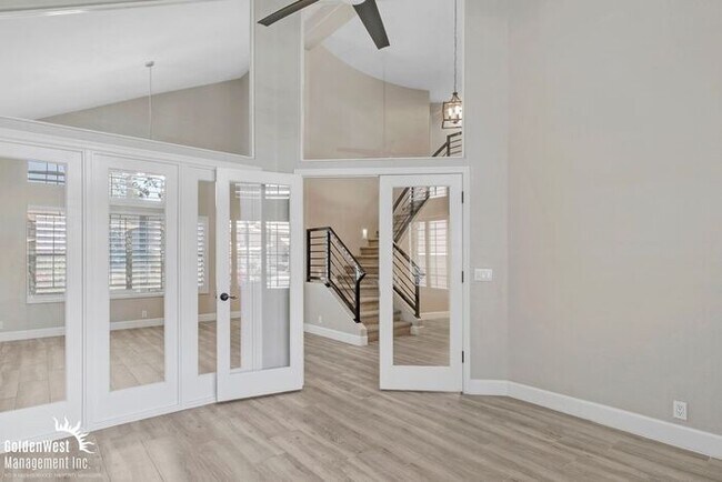 Building Photo - Modern 3bdm 3ba Home with Stylish Upgrades