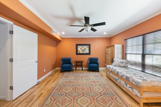 Building Photo - 4708 Woodrow Ave