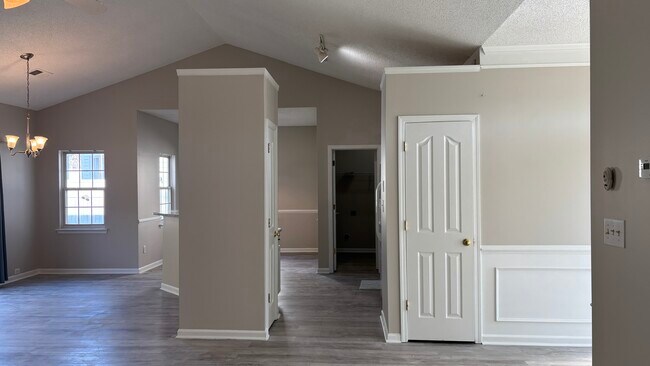 Building Photo - 12045 Evergreen Hollow Dr