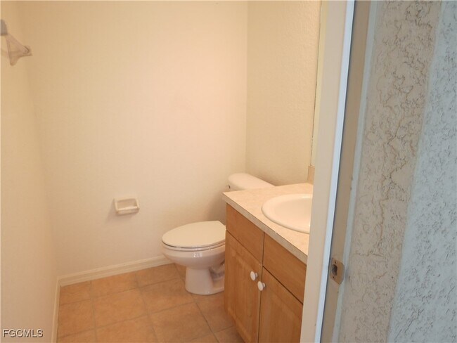 Building Photo - 4145 SW 9th Ave