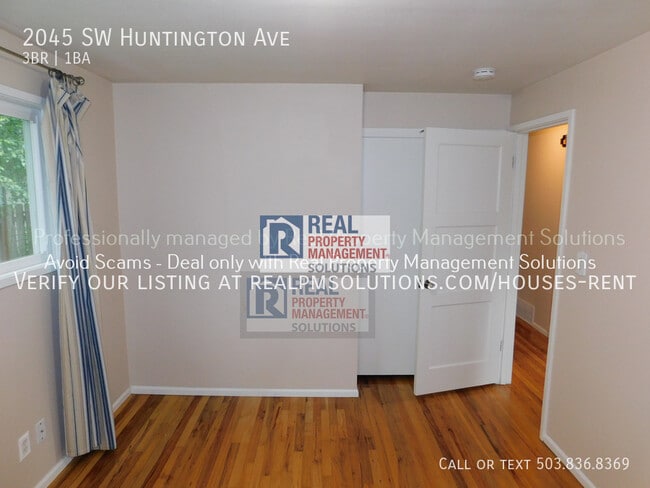 Building Photo - 2045 SW Huntington Ave