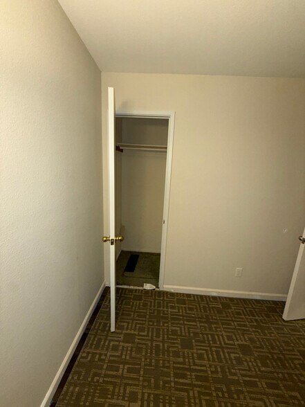 Building Photo - 28 Chesley Ave